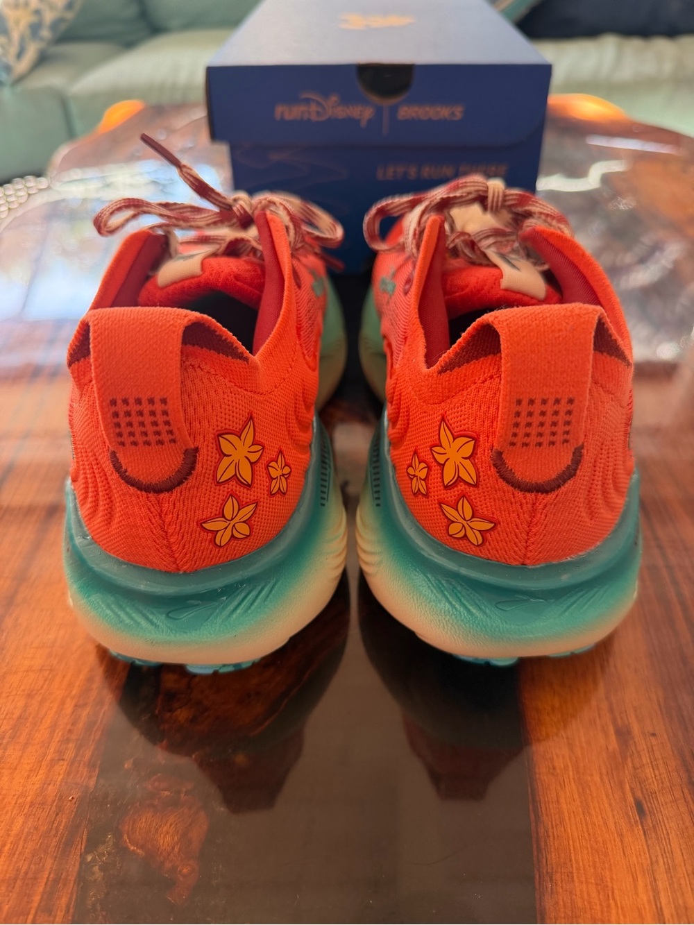 Brooks Women’s 7.5 Moana RunDisney collab like new worn once Running shoes - Picture 5 of 9